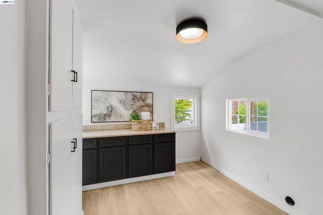 3416 Davis St, Oakland, CA 94601