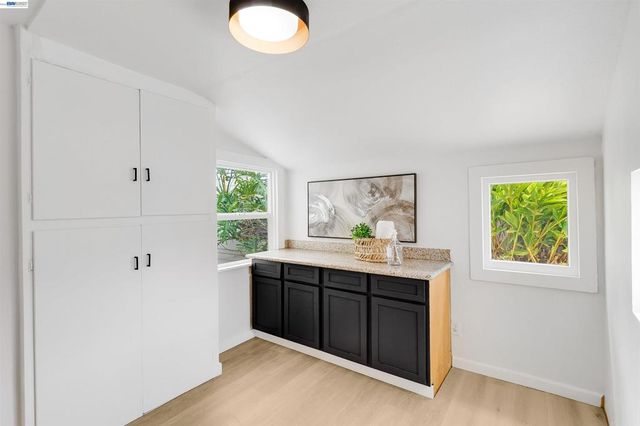 3416 Davis St, Oakland, CA 94601