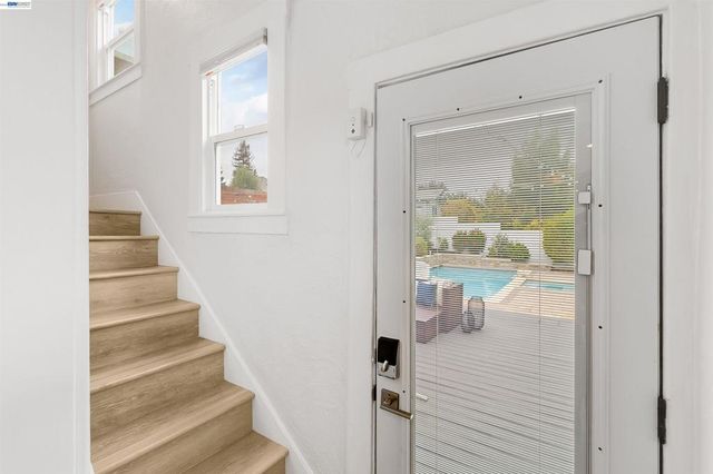 3416 Davis St, Oakland, CA 94601