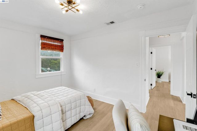 3416 Davis St, Oakland, CA 94601
