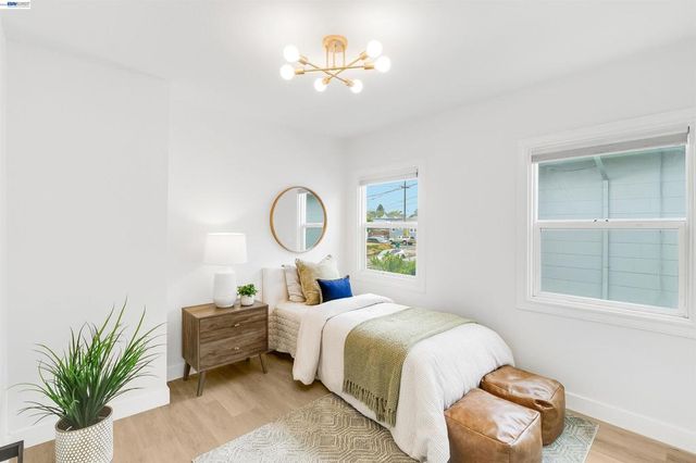 3416 Davis St, Oakland, CA 94601