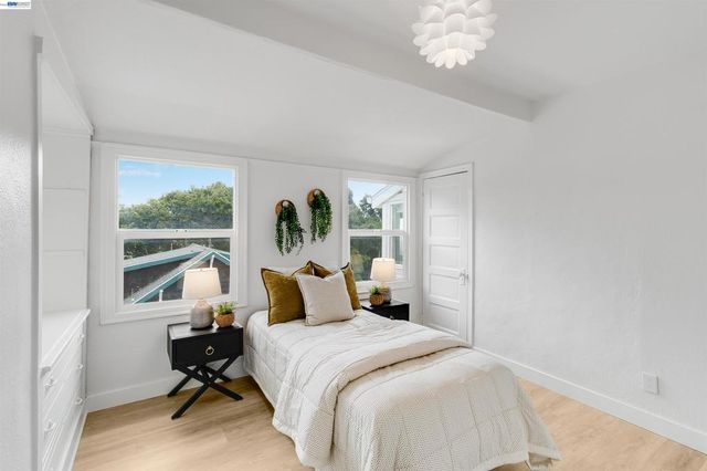 3416 Davis St, Oakland, CA 94601