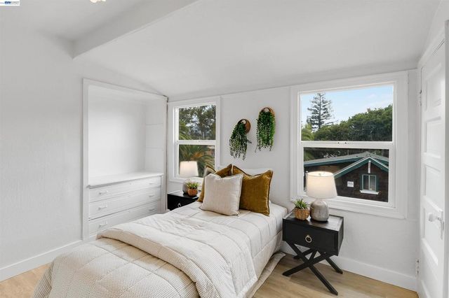 3416 Davis St, Oakland, CA 94601