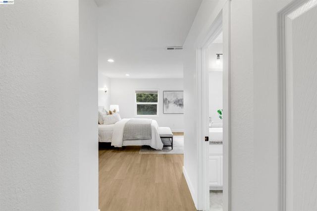 3416 Davis St, Oakland, CA 94601