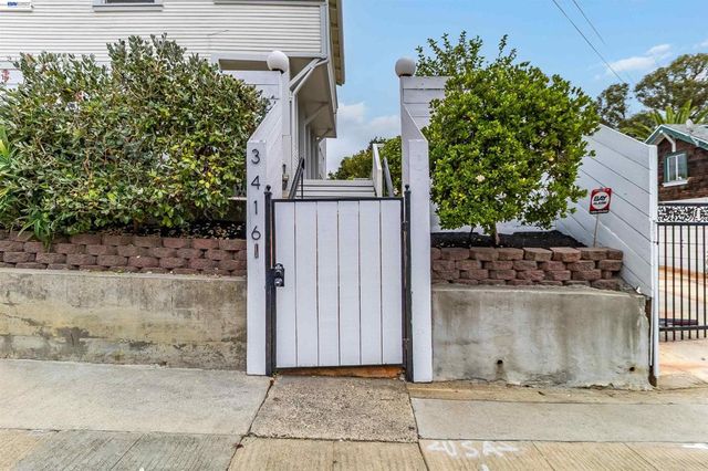 3416 Davis St, Oakland, CA 94601