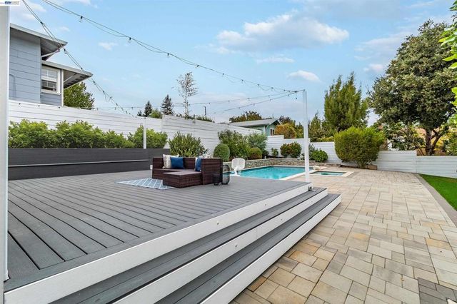 3416 Davis St, Oakland, CA 94601