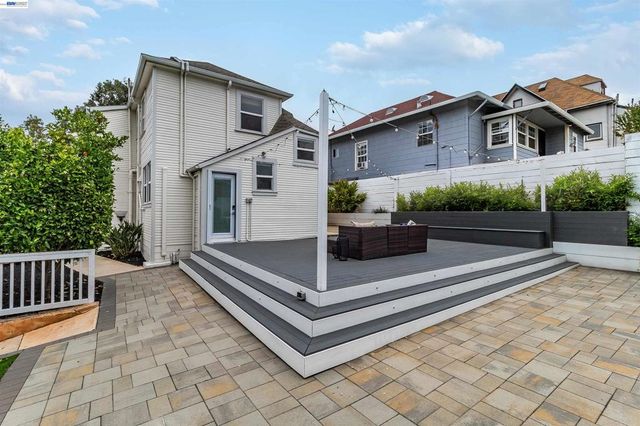 3416 Davis St, Oakland, CA 94601