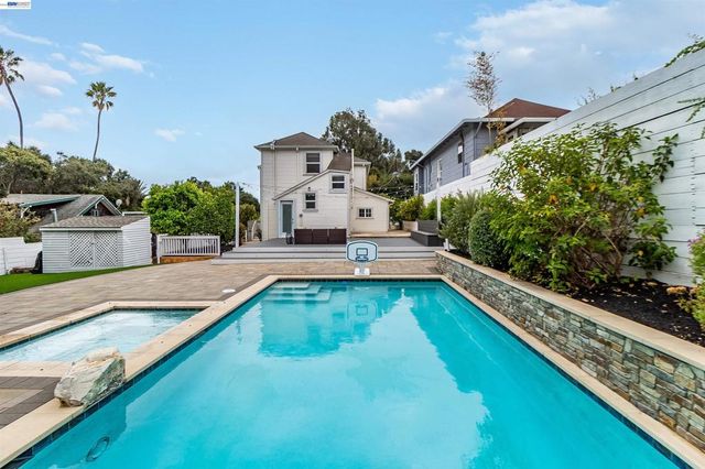 3416 Davis St, Oakland, CA 94601