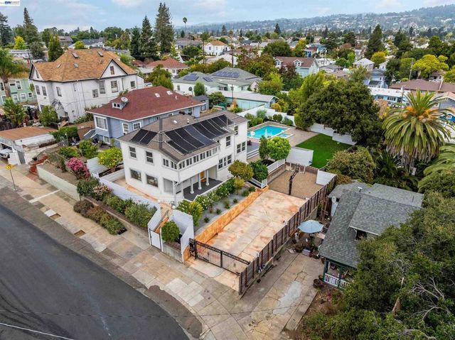 3416 Davis St, Oakland, CA 94601