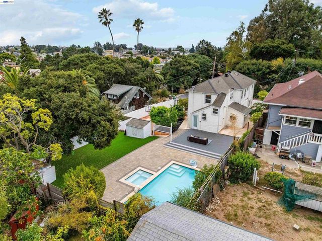 3416 Davis St, Oakland, CA 94601