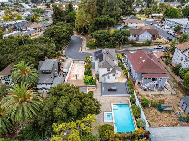 3416 Davis St, Oakland, CA 94601