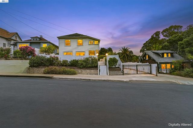 3416 Davis St, Oakland, CA 94601