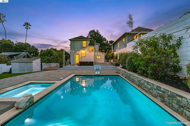 3416 Davis St, Oakland, CA 94601