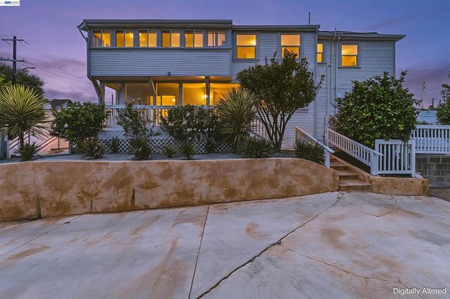 3416 Davis St, Oakland, CA 94601