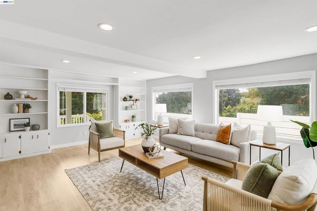 3416 Davis St, Oakland, CA 94601