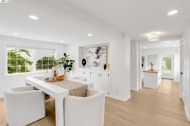 3416 Davis St, Oakland, CA 94601