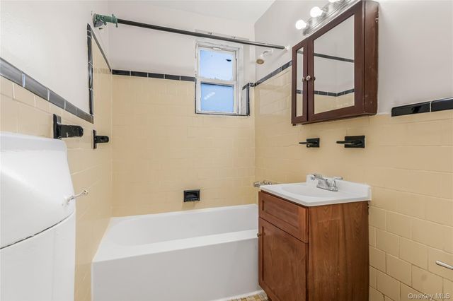 84-50 169th Street 418, Jamaica Hills, NY 11432