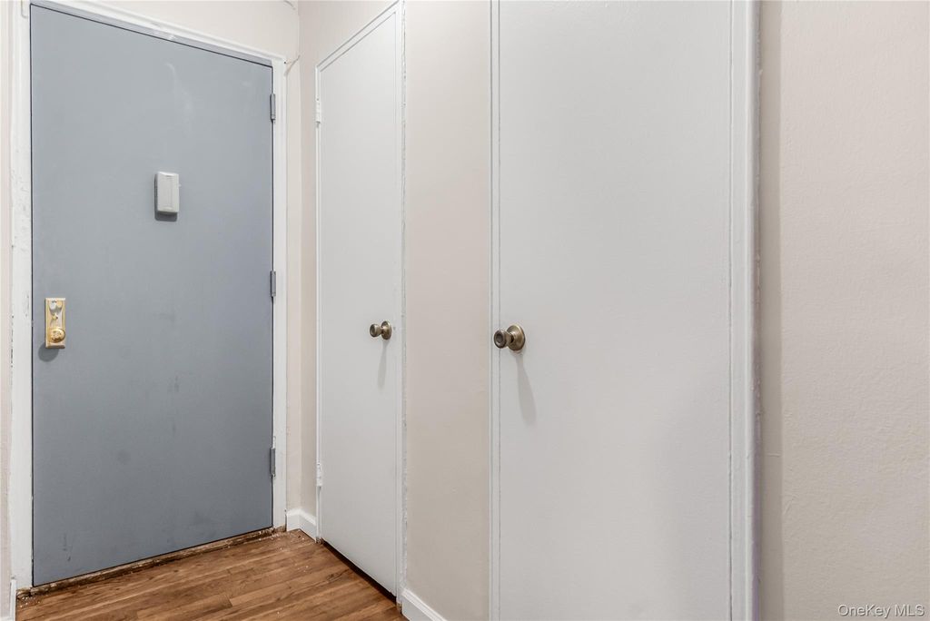 84-50 169th Street 418, Jamaica Hills, NY 11432 — photo 3