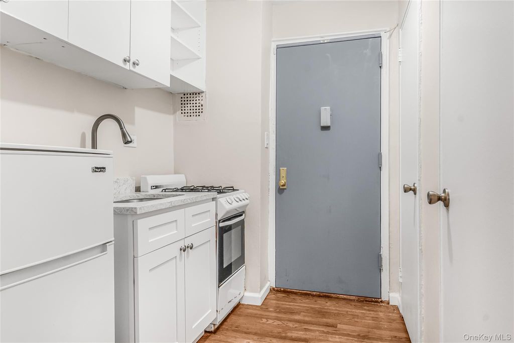 84-50 169th Street 418, Jamaica Hills, NY 11432 — photo 4