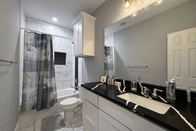 211 Kelly Lane, Seven Points, TX 75143