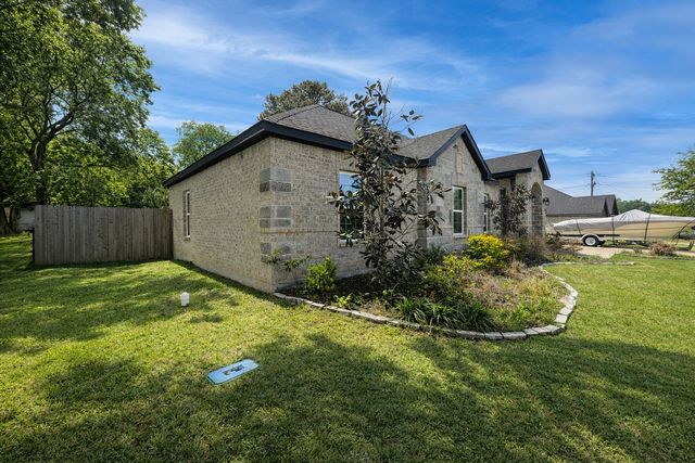 211 Kelly Lane, Seven Points, TX 75143