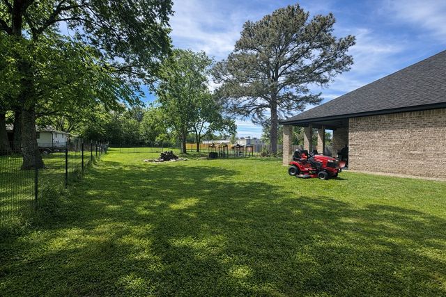 211 Kelly Lane, Seven Points, TX 75143