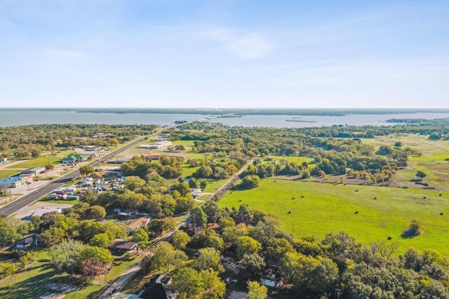 211 Kelly Lane, Seven Points, TX 75143