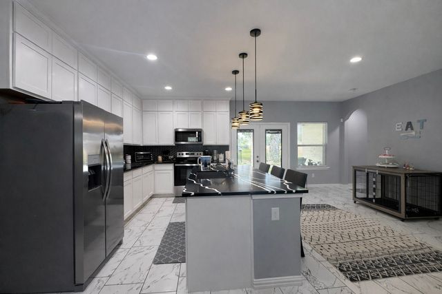 211 Kelly Lane, Seven Points, TX 75143