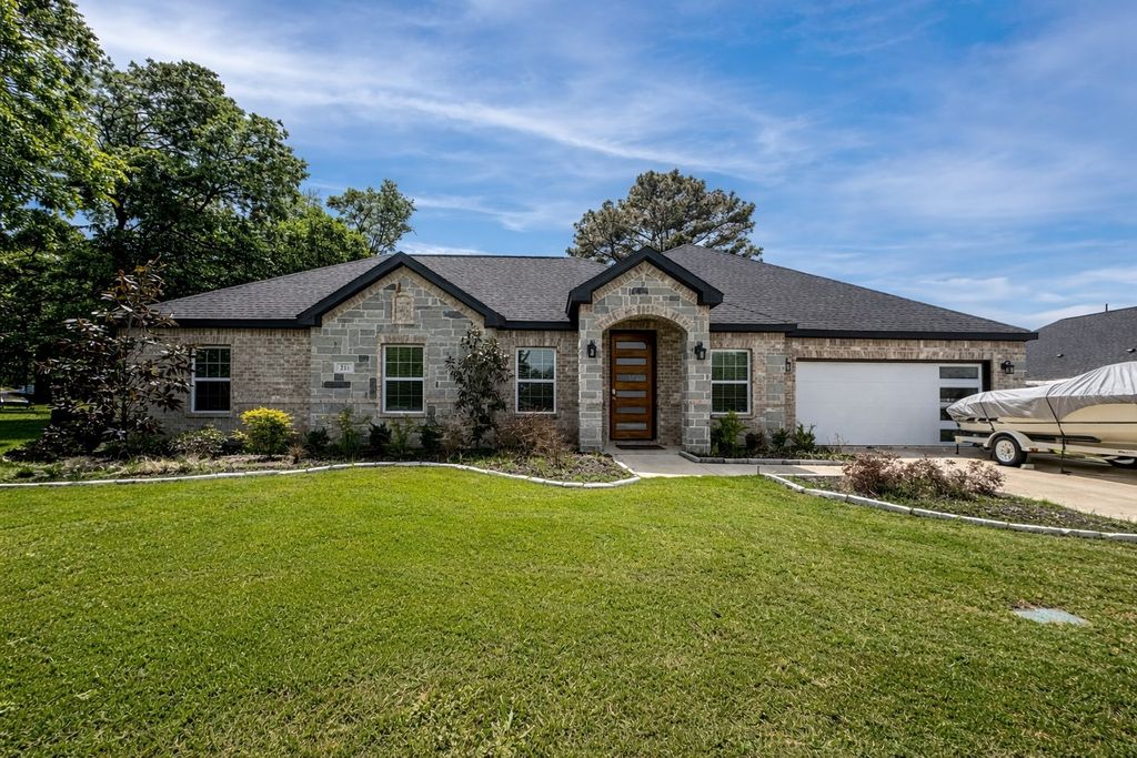 211 Kelly Lane, Seven Points, TX 75143