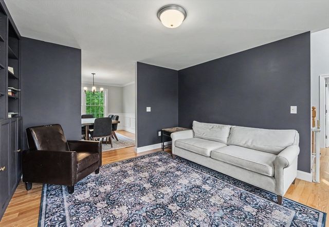 265 Standish Ln, Hudson, NH 03051