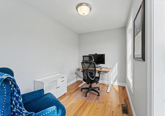 265 Standish Ln, Hudson, NH 03051