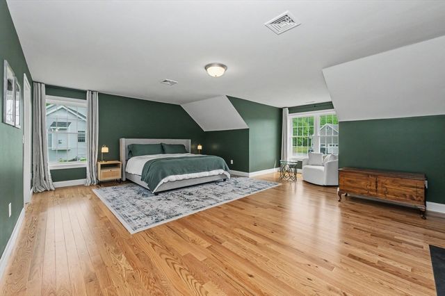 265 Standish Ln, Hudson, NH 03051