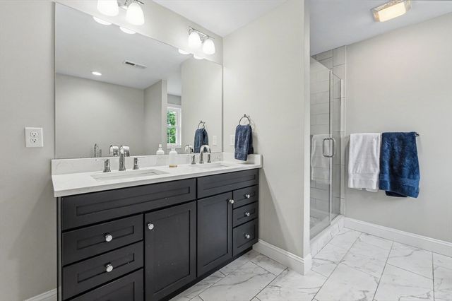 265 Standish Ln, Hudson, NH 03051
