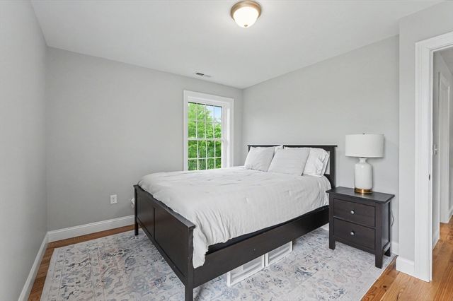 265 Standish Ln, Hudson, NH 03051