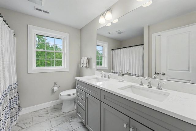 265 Standish Ln, Hudson, NH 03051