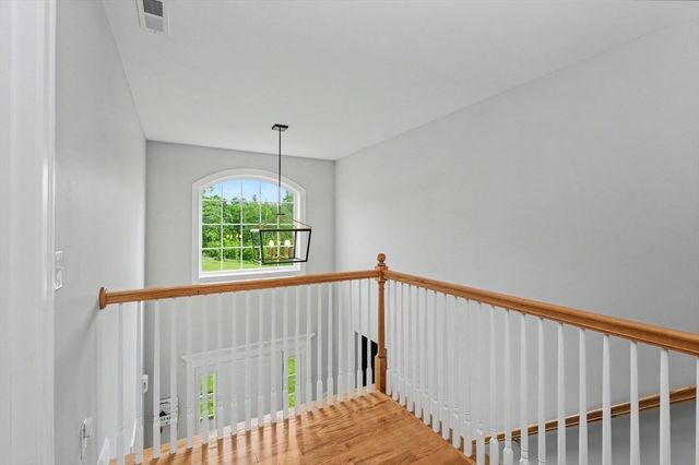265 Standish Ln, Hudson, NH 03051