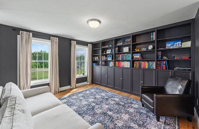 265 Standish Ln, Hudson, NH 03051