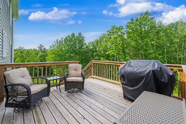 265 Standish Ln, Hudson, NH 03051