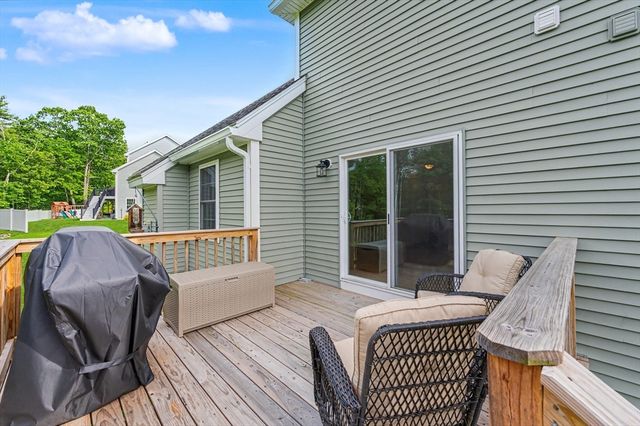 265 Standish Ln, Hudson, NH 03051