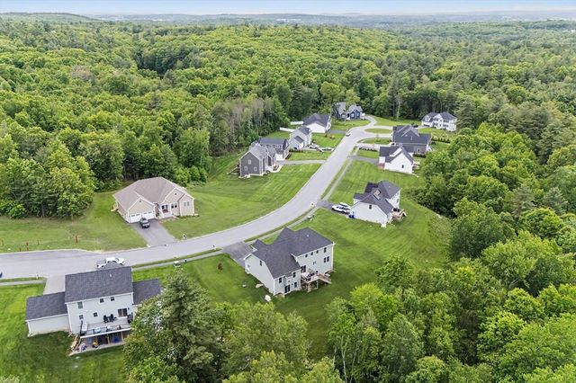 265 Standish Ln, Hudson, NH 03051