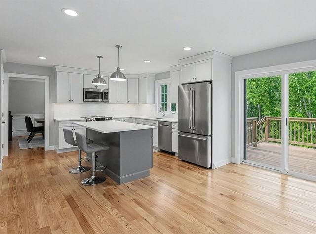 265 Standish Ln, Hudson, NH 03051