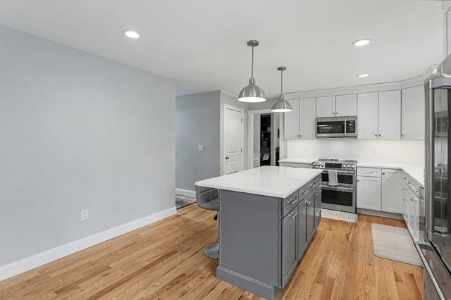 265 Standish Ln, Hudson, NH 03051