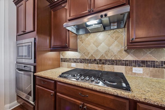 323 W Bend Drive, League City, TX 77573