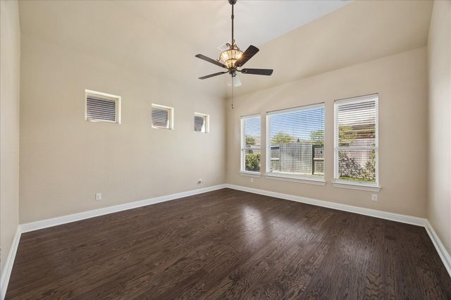 323 W Bend Drive, League City, TX 77573