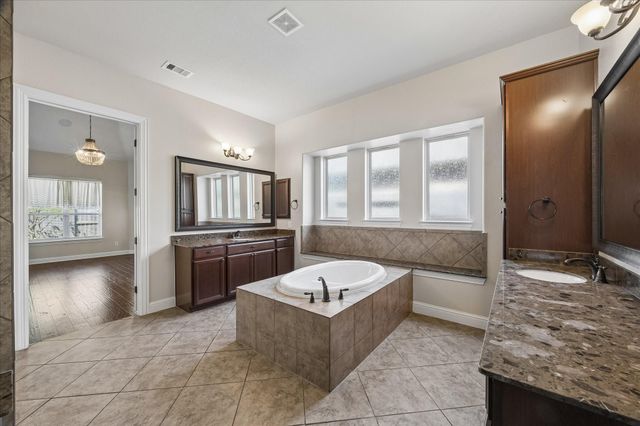 323 W Bend Drive, League City, TX 77573