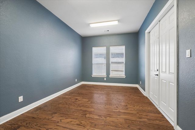 323 W Bend Drive, League City, TX 77573