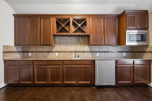 323 W Bend Drive, League City, TX 77573