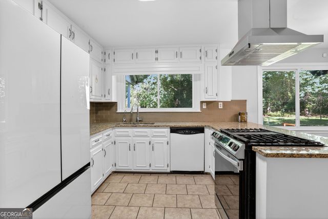 2223 Angela Drive SW, Lilburn, GA 30047