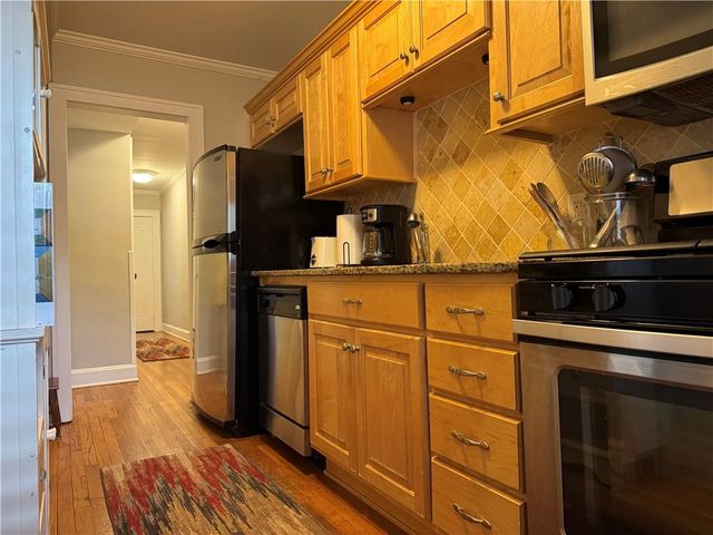 311 E 43rd Street E 2W, Kansas City, MO 64111