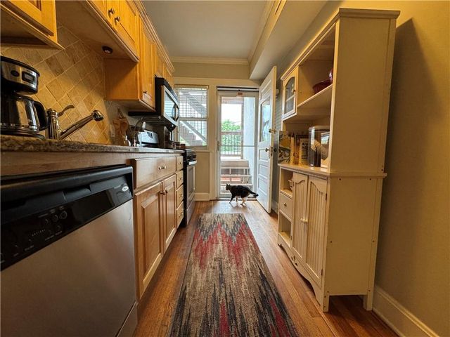 311 E 43rd Street E 2W, Kansas City, MO 64111